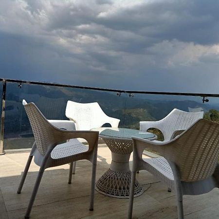 Villa Pine Peak à Kasauli Extérieur photo