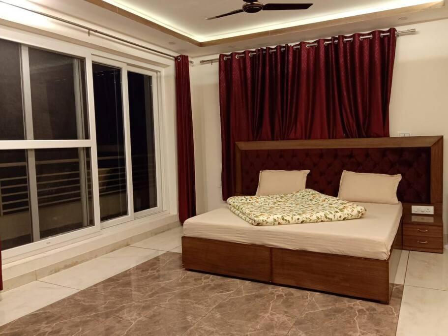 Villa Pine Peak à Kasauli Extérieur photo