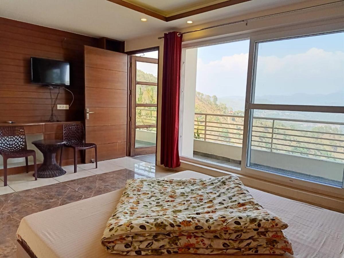 Villa Pine Peak à Kasauli Extérieur photo