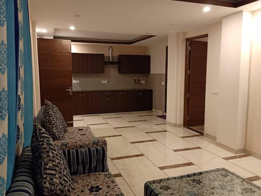 Villa Pine Peak à Kasauli Extérieur photo