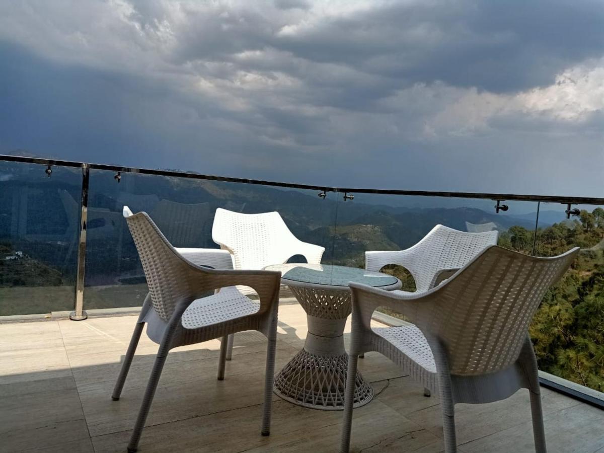 Villa Pine Peak à Kasauli Extérieur photo