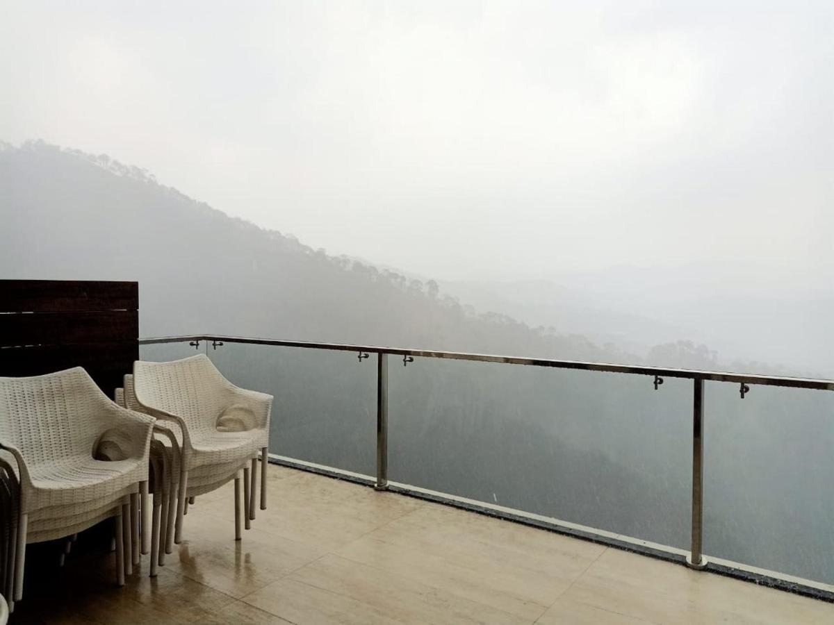 Villa Pine Peak à Kasauli Extérieur photo