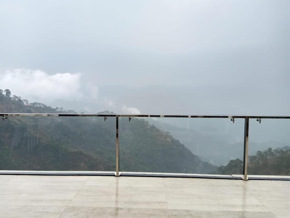 Villa Pine Peak à Kasauli Extérieur photo