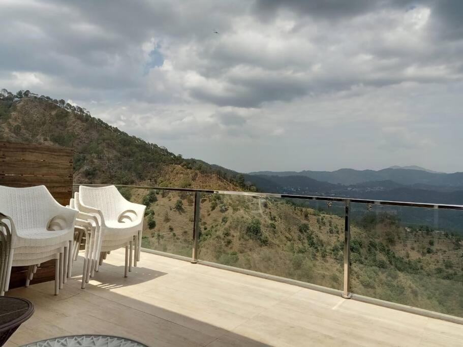 Villa Pine Peak à Kasauli Extérieur photo