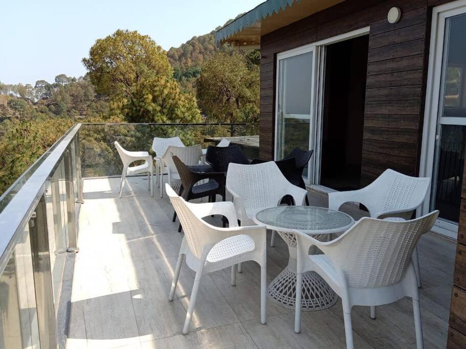 Villa Pine Peak à Kasauli Extérieur photo