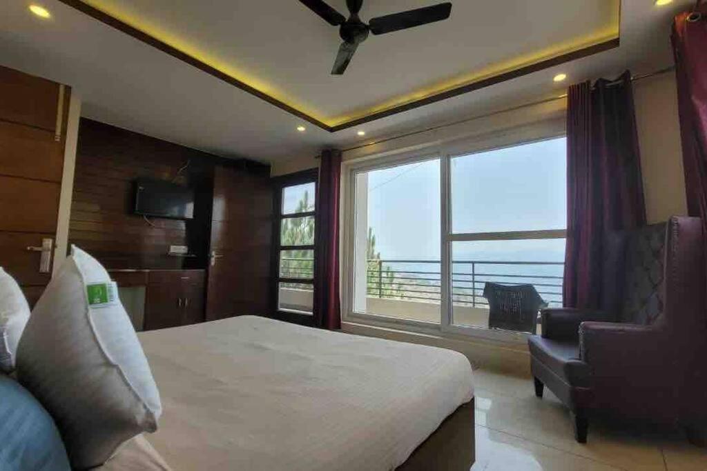 Villa Pine Peak à Kasauli Extérieur photo