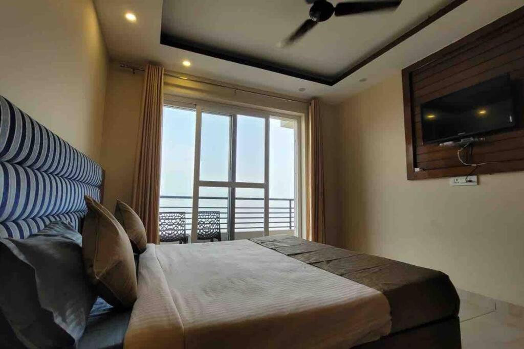 Villa Pine Peak à Kasauli Extérieur photo