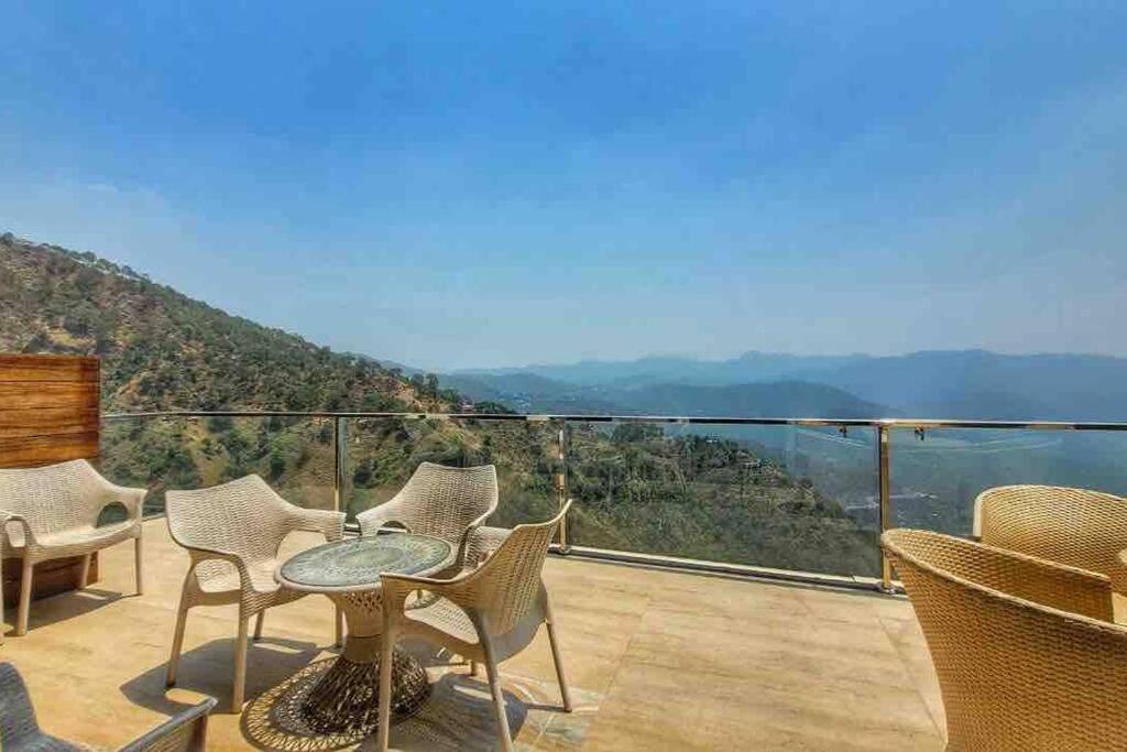 Villa Pine Peak à Kasauli Extérieur photo